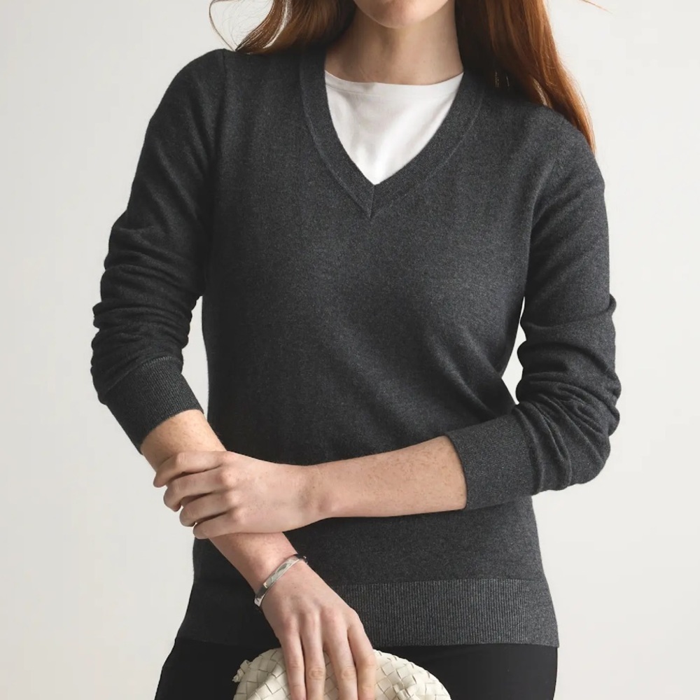 Quince v-neck organic cotton gray long sleeve lightweight sweater size XS